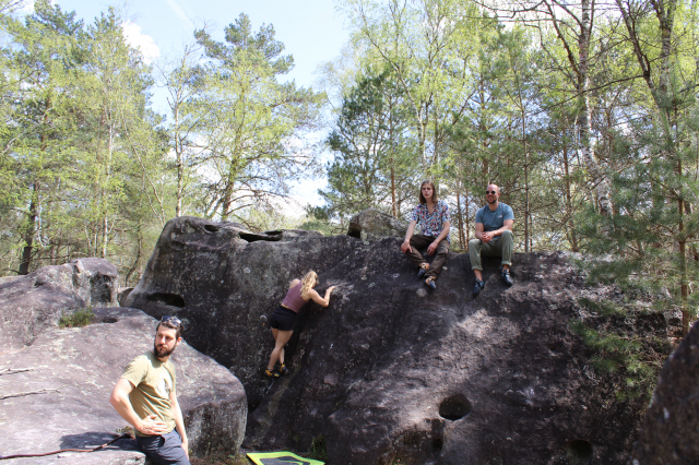 Fontainebleau uitrusten op de rots.